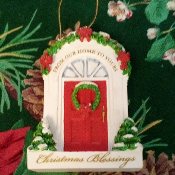 Dayspring Festive Red Door Holiday Ornament 2009 - Picture 4 of 4